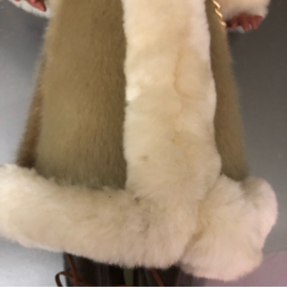 Vintage Regal Made in Canada Doll - Beautiful Condition & beautiful details - Picture 8 of 16